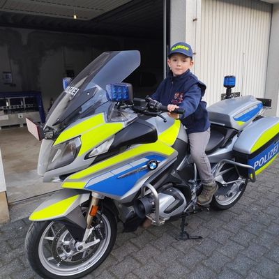 FW-OE: LöschKids aus Kirchhundem besuchen Polizeiwache in Olpe