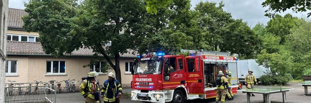 FW Weinheim: Feuerwehr Weinheim im Dauereinsatz - Personenrettung, Rutschpartie und Brandmeldealarm