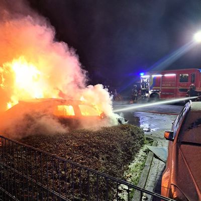 FW-MH: Fahrzeugbrand in Saarn