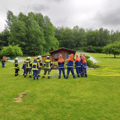 FW-AR: Jugendfeuerwehr trainiert Einsatzrealität