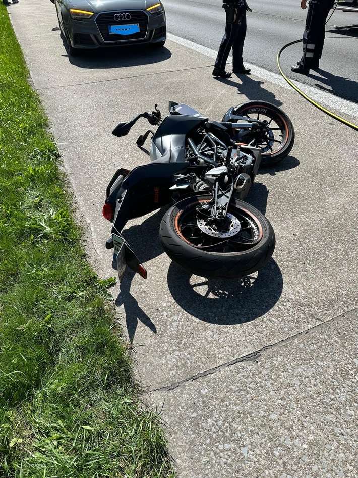 FW-EN: Motorradfahrerin verunglückt auf Autobahn