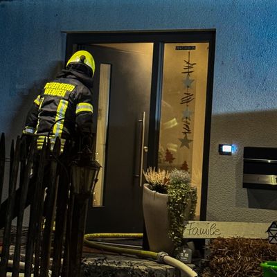 FW Wenden: Feuer mit Menschenleben in Gefahr in Wenden-Heid