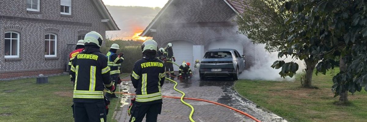 FW-AUR: Hochvoltbatterie von E-Fahrzeug entflammt