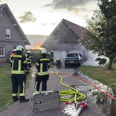 FW-AUR: Hochvoltbatterie von E-Fahrzeug entflammt