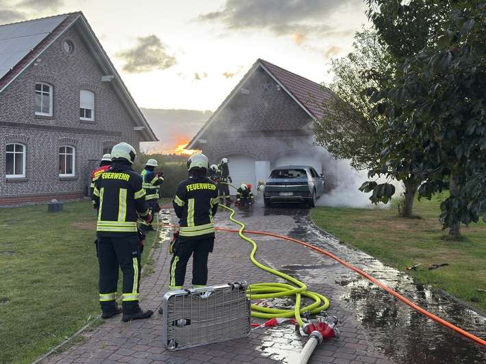 FW-AUR: Hochvoltbatterie von E-Fahrzeug entflammt
