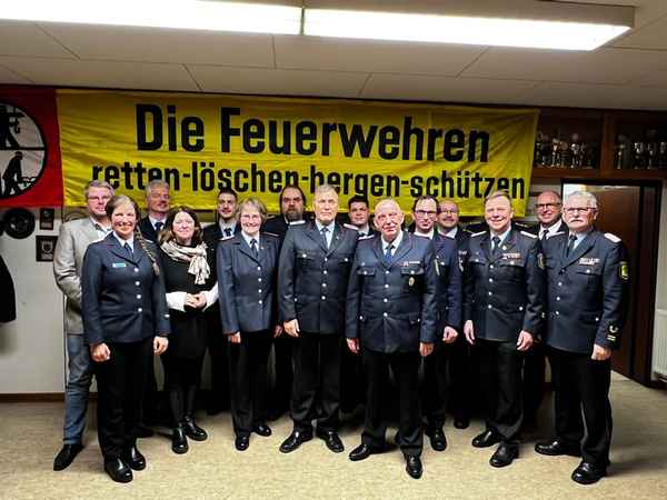 FFW Bergen: Generationswechsel bei der Ortsfeuerwehr Hassel - Torsten Neidert zum neuen Ortsbrandmeister gewählt