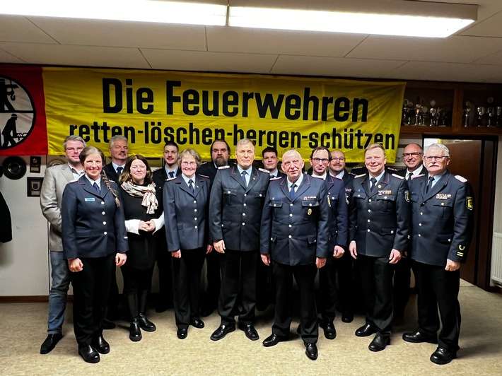 FFW Bergen: Generationswechsel bei der Ortsfeuerwehr Hassel - Torsten Neidert zum neuen Ortsbrandmeister gewählt