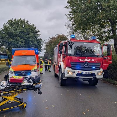 FW Beverungen: Gemeinsames Zirkeltraining stärkt Zusammenarbeit über Grenzen hinweg / Feuerwehren und Rettungsdienste aus dem Dreiländereck üben in Beverungen