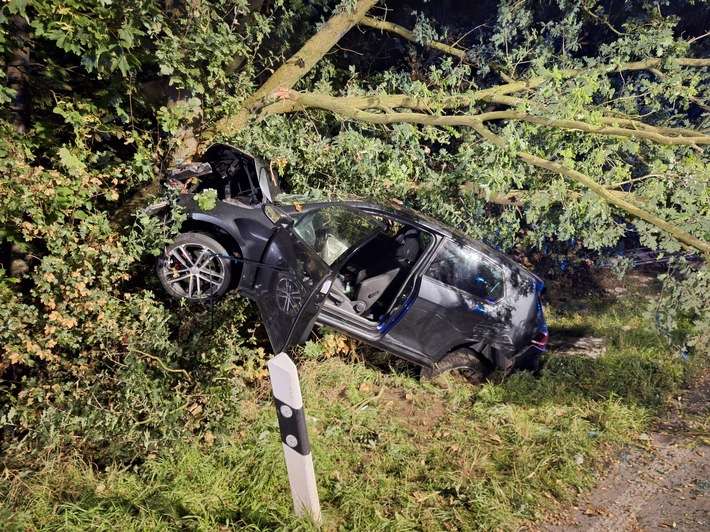 FW Voerde: Erneut schwerer Verkehrsunfall in Voerde