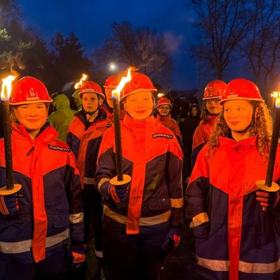 FW-OLL: Feuerwehr Huntlosen begrüßt rund 600 Teilnehmende zum ersten, gemeinsamen Laternelaufen