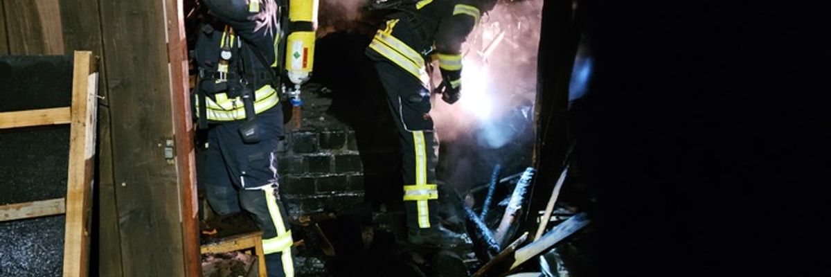 FW-ROW: Backhaus gerät in Brand