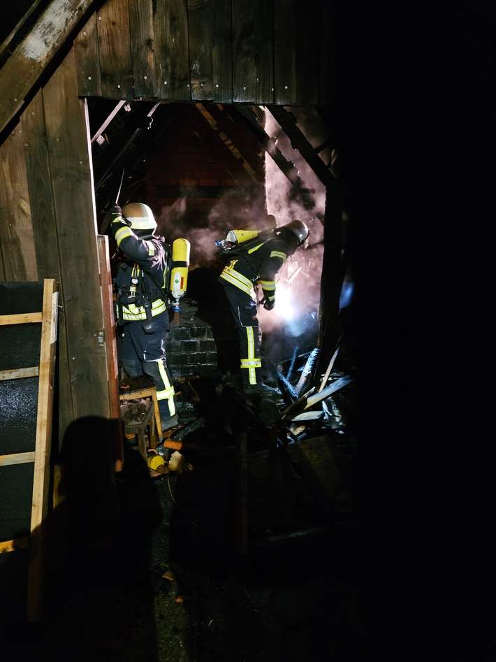 FW-ROW: Backhaus gerät in Brand