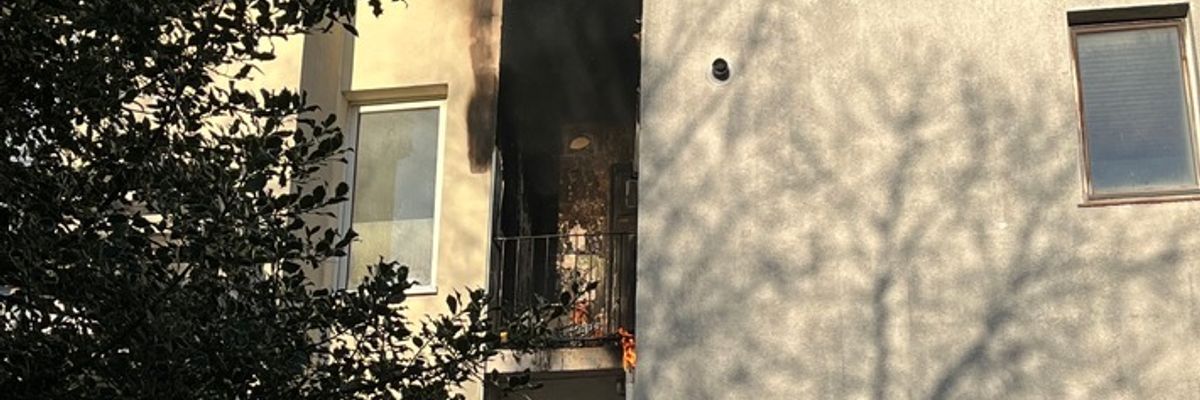 FW Bremerhaven: Küchenbrandbrand in Lehe - Balkonbrand greift auf Küche über