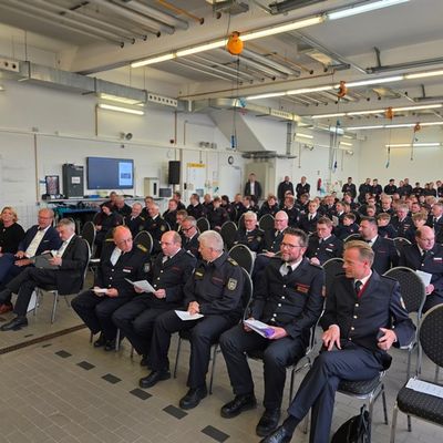 FW Bergheim: Gedenktag des heiligen Florian: Würdigung des Feuerwehrdienstes in Bergheim durch Herbert Reul, Minister des Innern des Landes Nordrhein-Westfalen