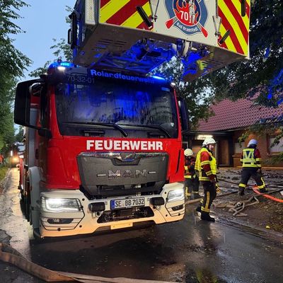 FW-SE: beginnender Dachstuhlbrand nach Blitzeinschlag