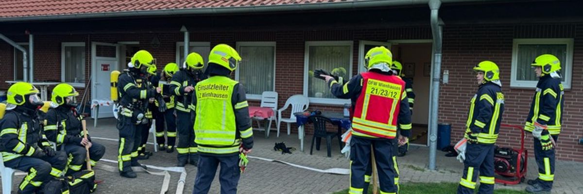 FW Flotwedel: Ortsfeuerwehren Wienhausen und Bockelskamp proben den Ernstfall im örtlichen Sportheim