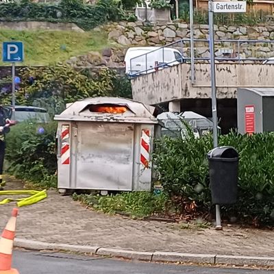 FW-EN: Wetter - Feuerwehr am Abend erneut wegen brennendem Papiercontainer unterwegs