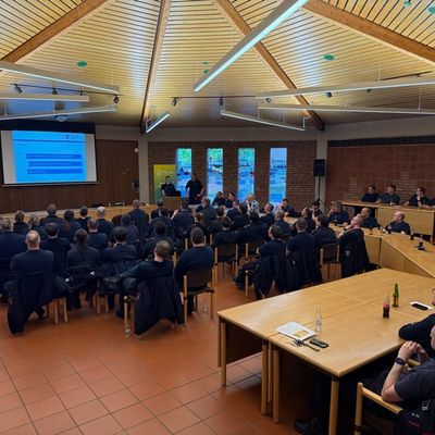 FW Hünxe: Austausch zwischen Feuerwehr und Autobahnpolizei