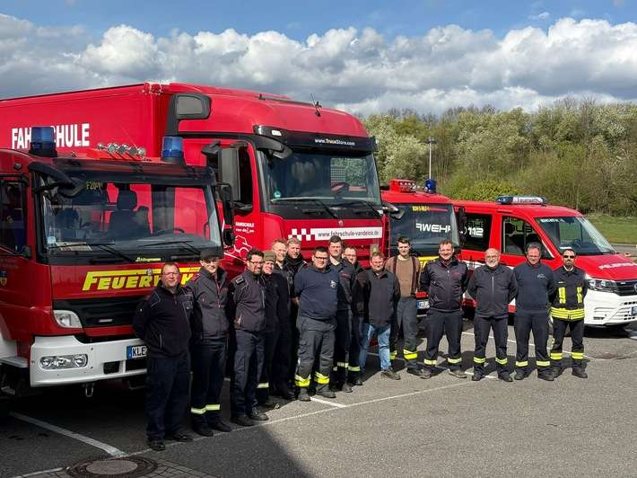 FW-KLE: Wenn jede Minute zählt: Fahrsicherheitstraining für Einsatzkräfte der Freiwilligen Feuerwehr Bedburg-Hau