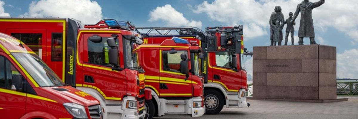FW Bremerhaven: Brand in einem Müllcontainer im Deutschen Auswandererhaus