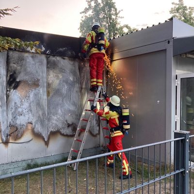FW Minden: Brand mehrerer Schulcontainer