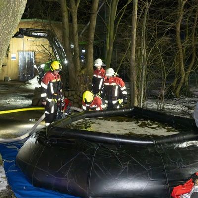 FW-RD: Scheunenbrand in Schülp - Großaufgebot der Feuerwehr verhindert Ausbreitung