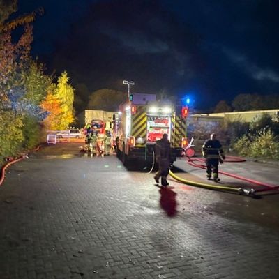 FW-Stormarn: FEU2 in Reinfeld. Brannte 30m Yacht.