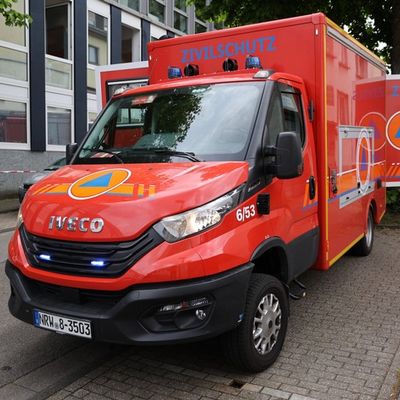 FW-E: Gefahrguteinsatz nach Atemwegsreizung - Unbekannte Substanz sorgt für Großeinsatz