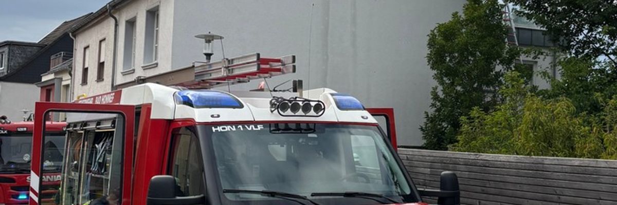 FW Bad Honnef: Brand auf Balkon - Feuerwehr verhindert Übergreifen der Flammen