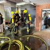 FW Bergheim: Garagenbrand in Quadrath-Ichendorf - Flammen drohen auf Wohnhaus überzugreifen
