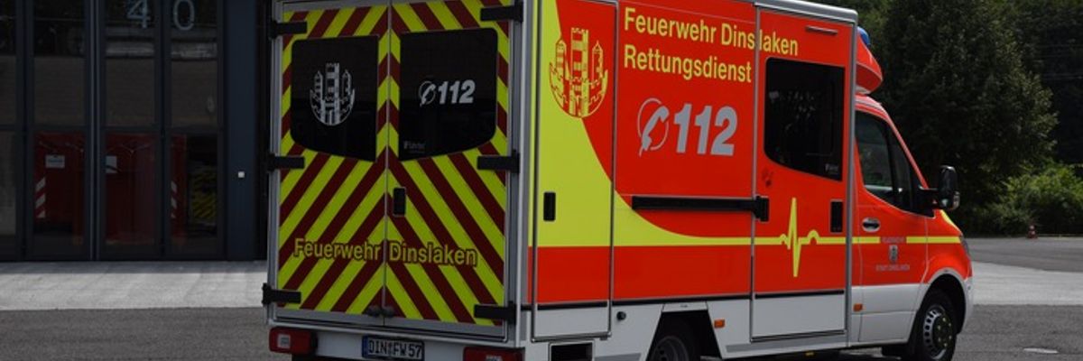 FW Dinslaken: Schwerer Verkehrsunfall mit Todesfolge