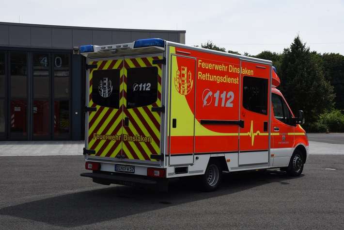FW Dinslaken: Schwerer Verkehrsunfall mit Todesfolge
