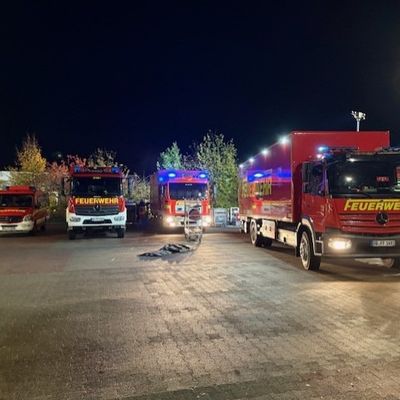 FW-Stormarn: FEU2 in Reinfeld. Brannte 30m Yacht.