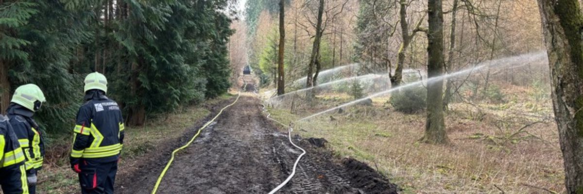 FW-GLA: Feuerwehr Gladbeck nimmt an Waldbrandübung im Waldgebiet Haard teil