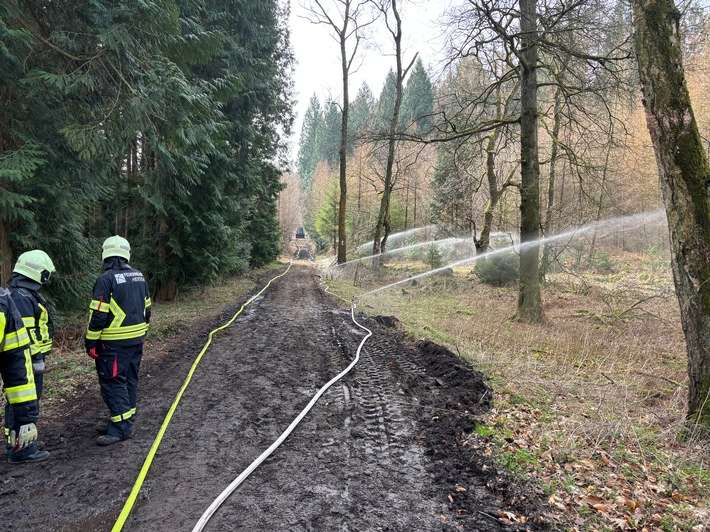FW-GLA: Feuerwehr Gladbeck nimmt an Waldbrandübung im Waldgebiet Haard teil