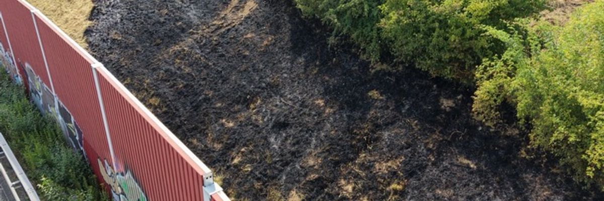 FW-BO: Feuerwehr Bochum löscht Böschungsbrand an der A40