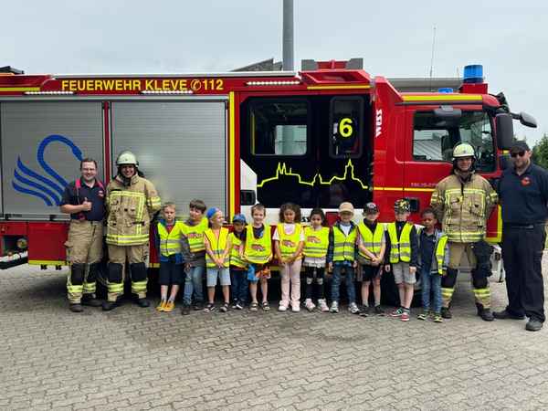 FW-KLE: Vorschulkinder zu Gast bei der Löschgruppe Donsbrüggen