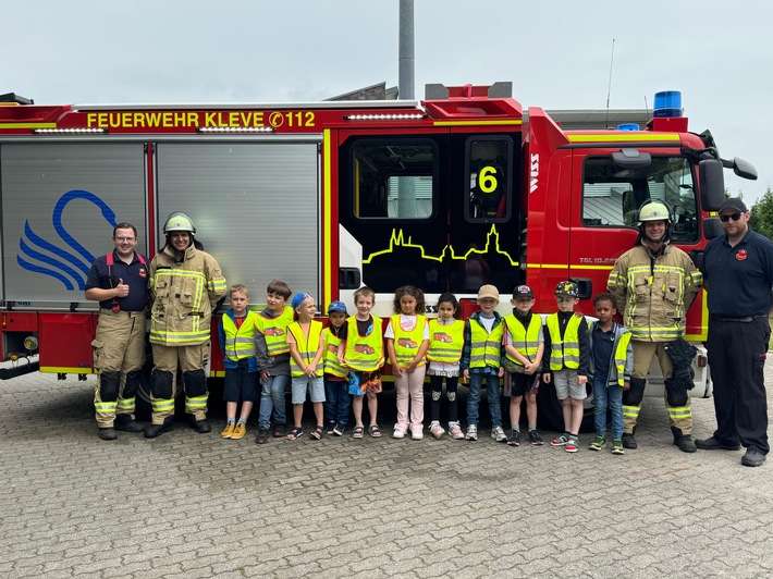 FW-KLE: Vorschulkinder zu Gast bei der Löschgruppe Donsbrüggen