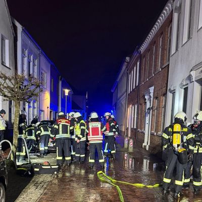 FW-AUR: Menschenrettung infolge selbstgelöschten Feuers