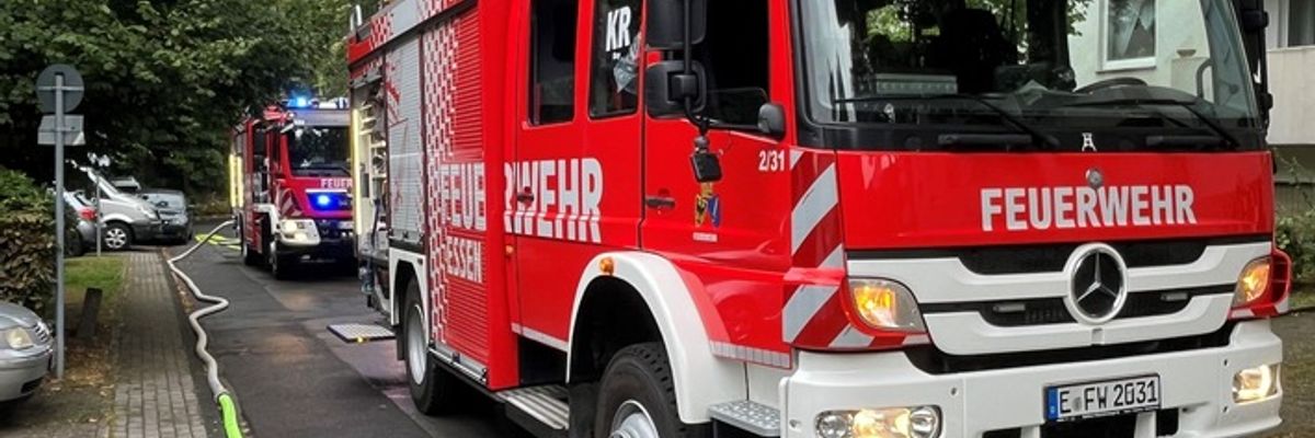FW-E: Feuer auf dem Balkon eines Mehrfamilienhauses - keine Verletzten