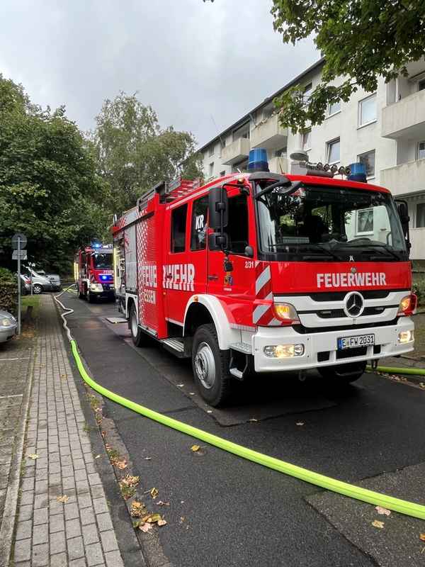 FW-E: Feuer auf dem Balkon eines Mehrfamilienhauses - keine Verletzten