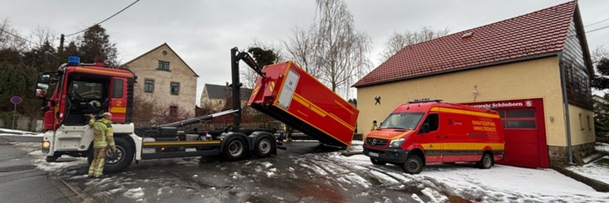 FW Dresden: Starke Rauchentwicklung bei Brand