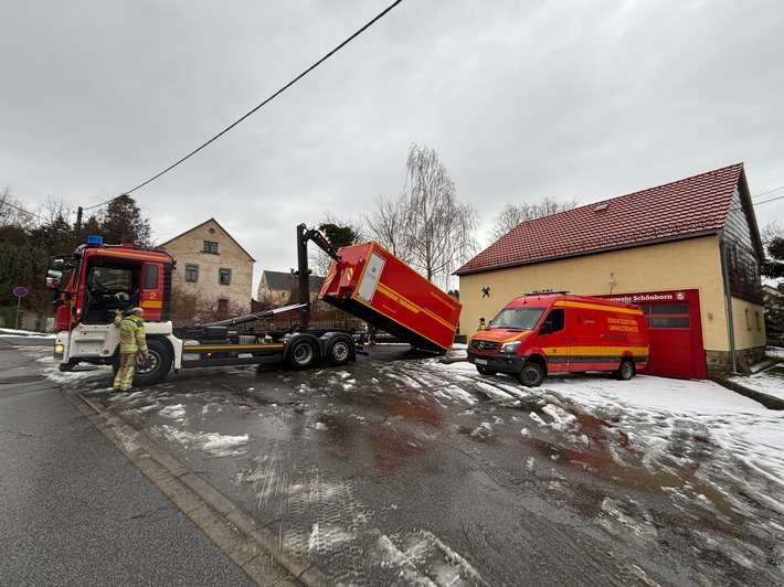 FW Dresden: Starke Rauchentwicklung bei Brand