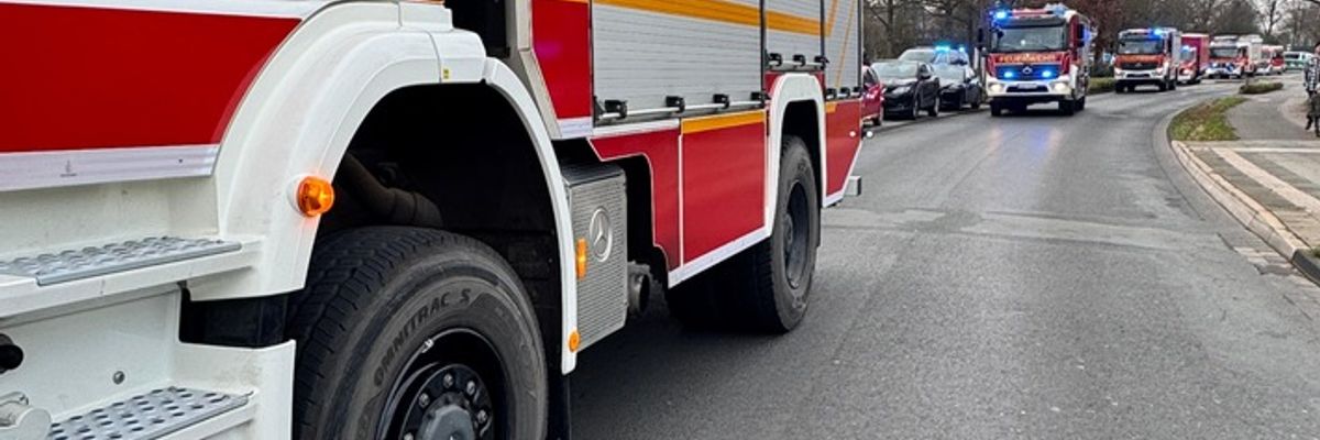FW Dinslaken: Gemeldeter Zimmerbrand an der Kurt-Schuhmacher Straße