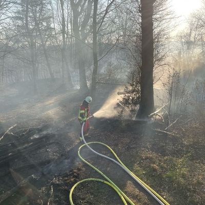 FW Overath: Waldbrand Ortsteil Brombach im Stadtgebiet Overath
