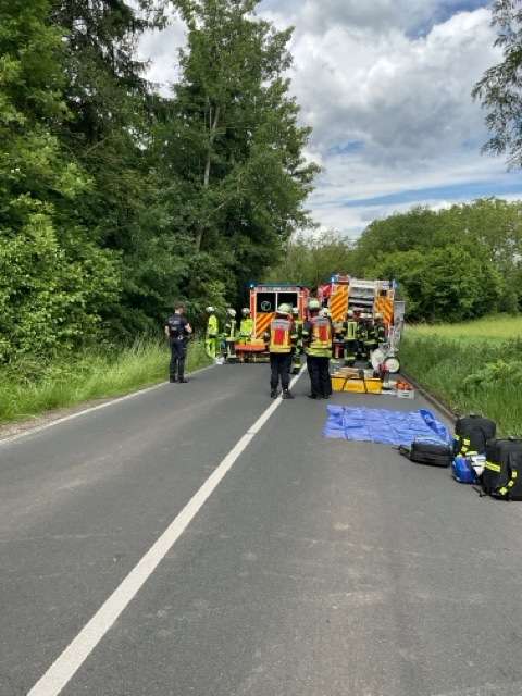 FW-BN: Alleinunfall eines PKW mit zwei verletzten Personen