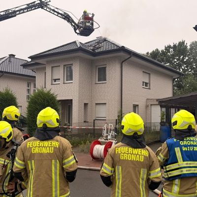 FW Gronau: Dachstuhlbrand in der Herzogstraße
