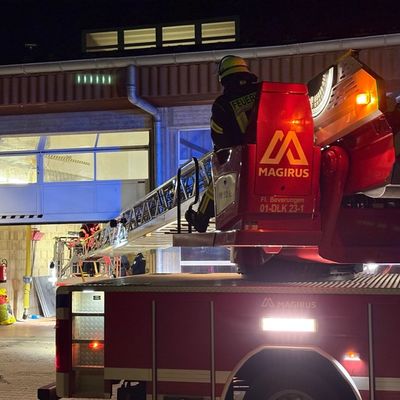 FW Beverungen: Zehn neue Drehleitermaschinisten für die Feuerwehr Beverungen / Erfolgreicher Lehrgangsabschluss der neuen Fachleute