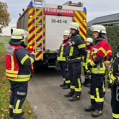 FFW Schiffdorf: 14 Teilnehmerinnen und Teilnehmer absolvieren erfolgreich Qualifikationsstufe 2