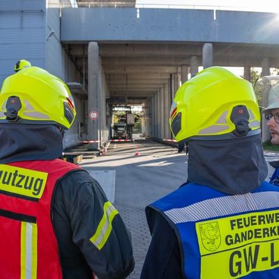 FW-OLL: Großangelegte Gefahrgutübung bei BÜFA in Altmoorhausen - Kreisgefahrgutbereitschaft des Landkreises Oldenburg trainiert den Ernstfall